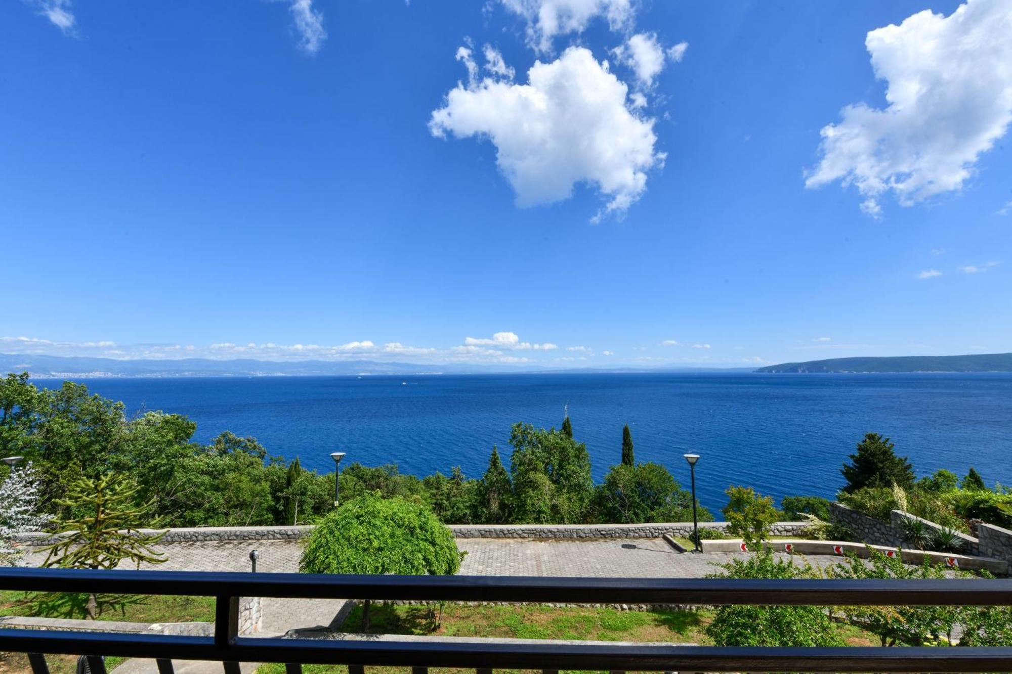 Apartments Near The Beach, With Terraces And Seaview At House B. มอชเชนิชกา ดรากา ภายนอก รูปภาพ